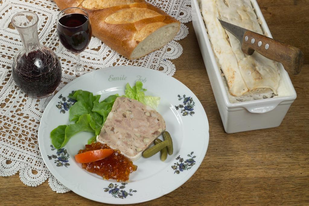 Hotel Restaurant Emile Job Montmerle-sur-Saone Экстерьер фото