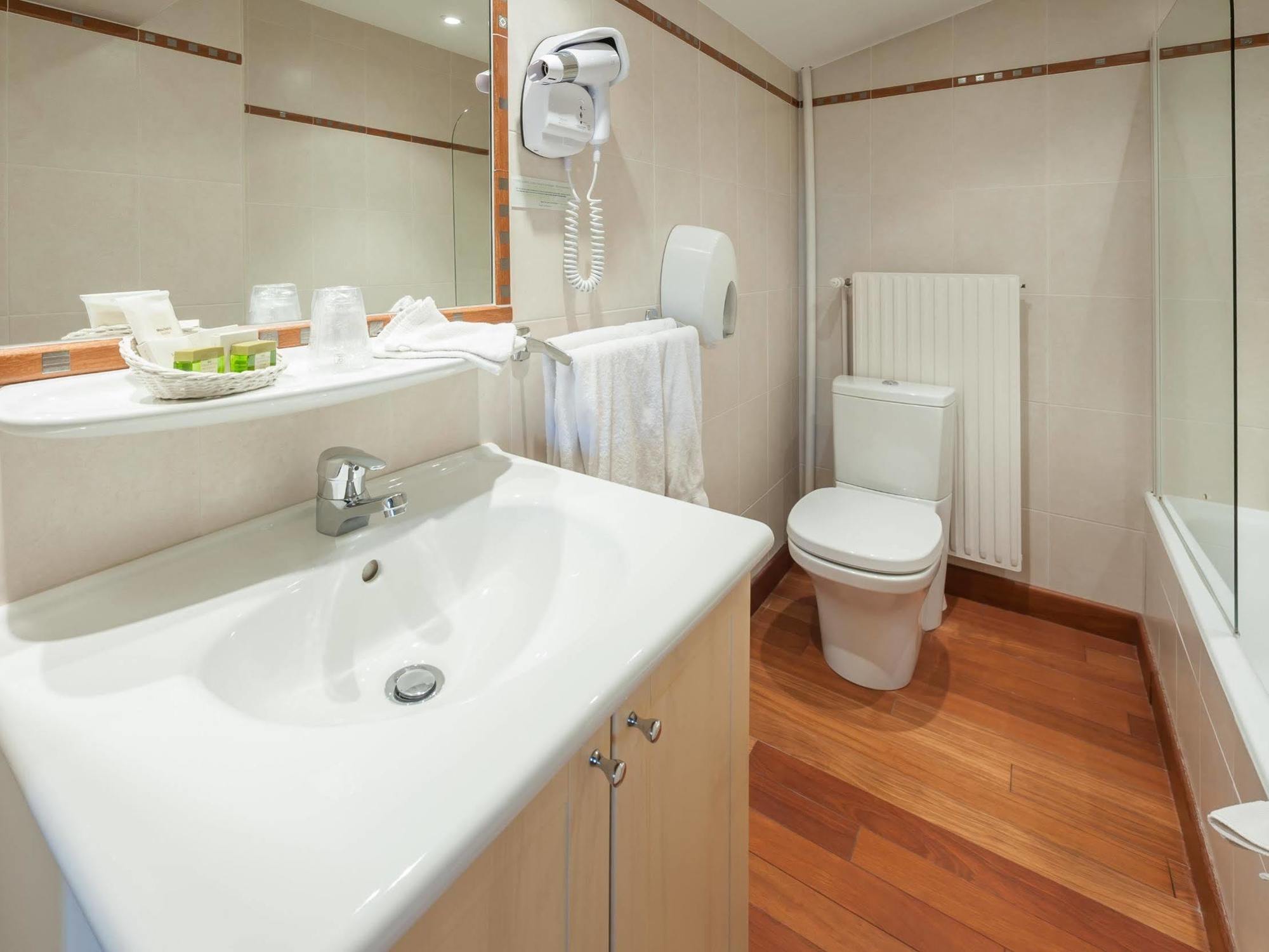Hotel Restaurant Emile Job Montmerle-sur-Saone Экстерьер фото